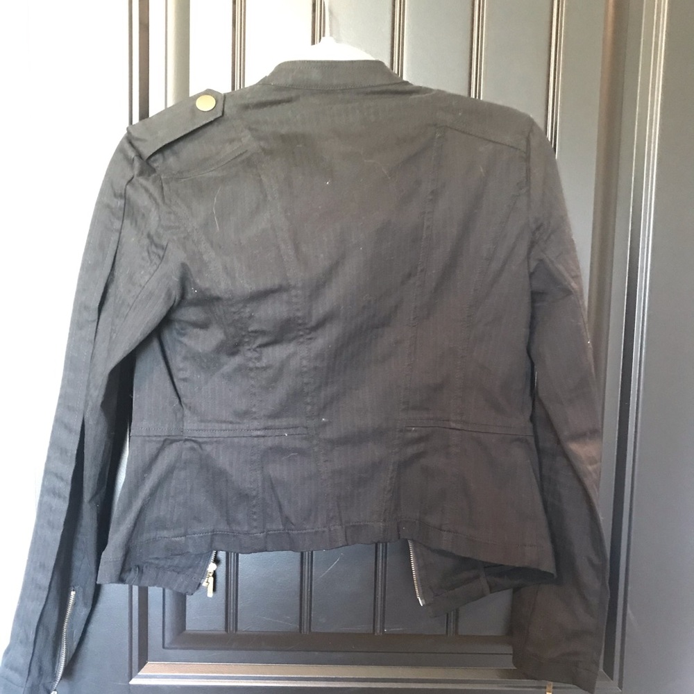 2be black zip up jacket size xs